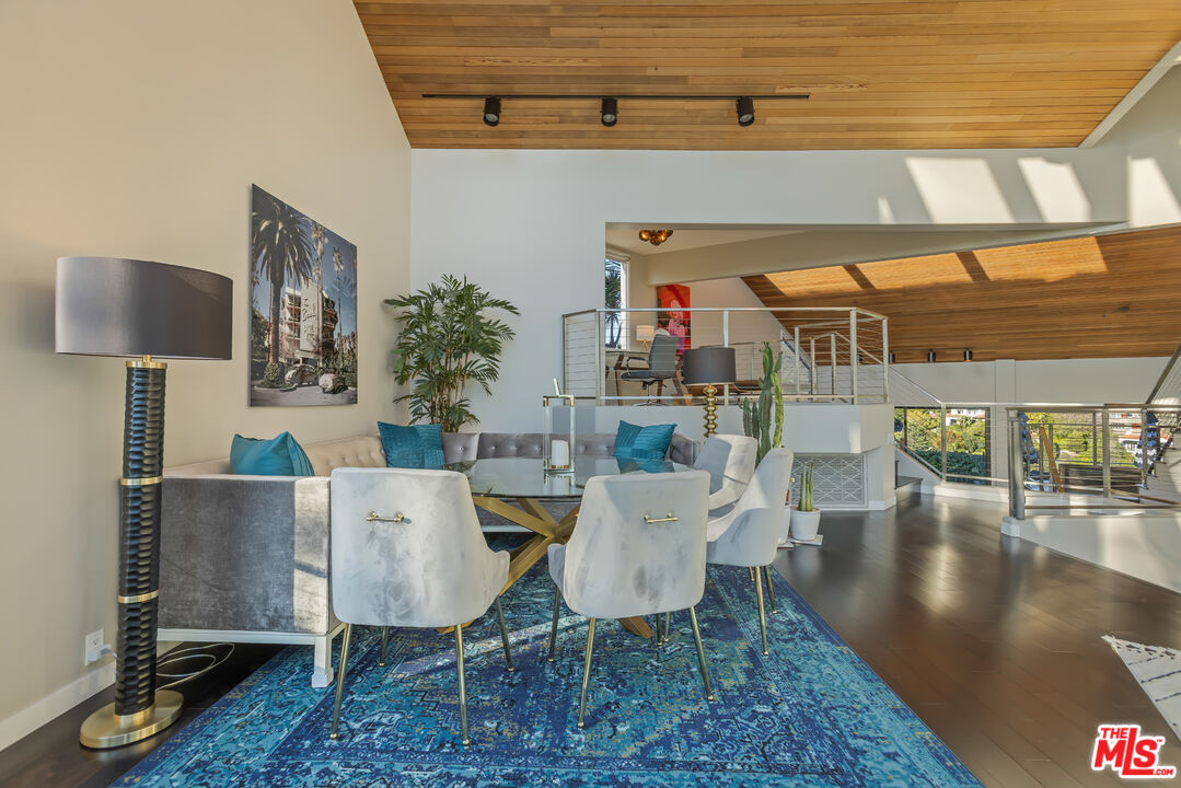 5682 Spreading Oak Dr