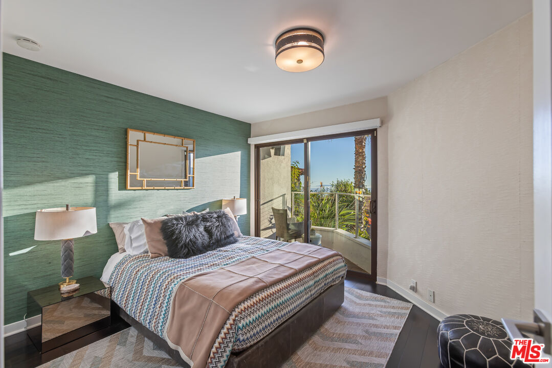 5682 Spreading Oak Dr