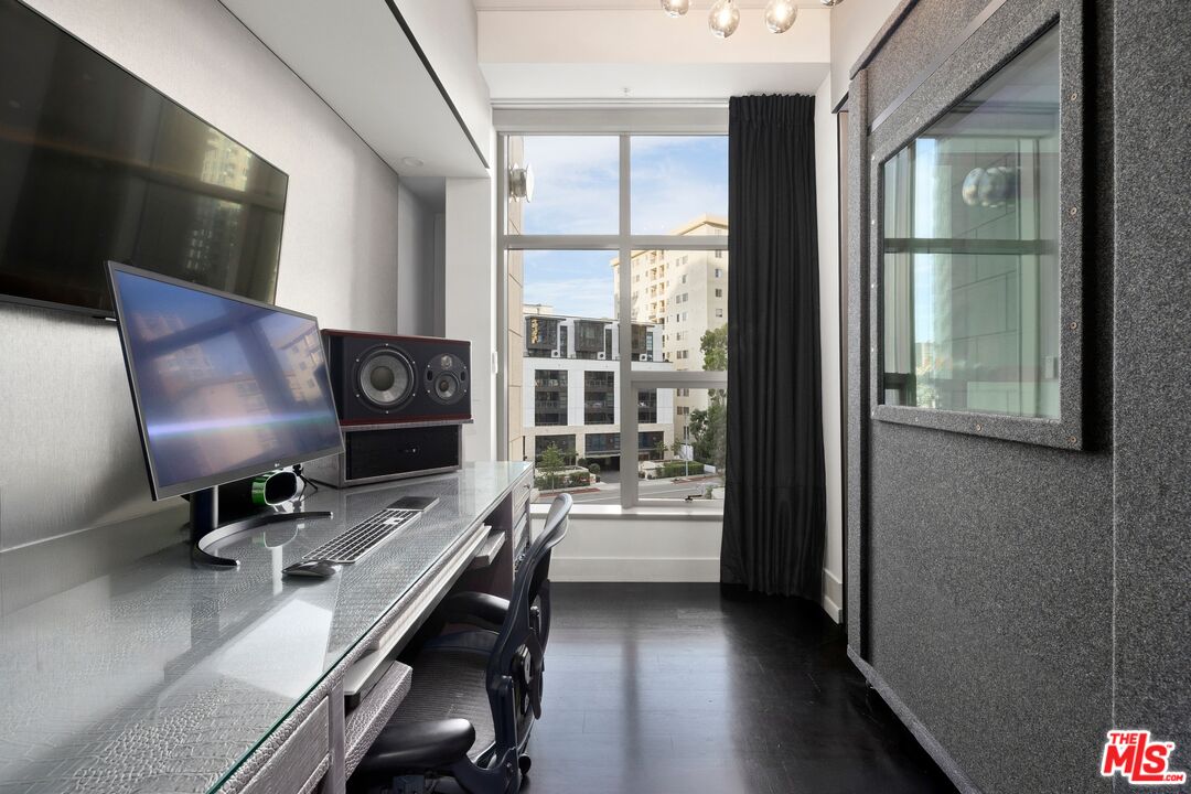 10776 Wilshire Blvd Unit: 403