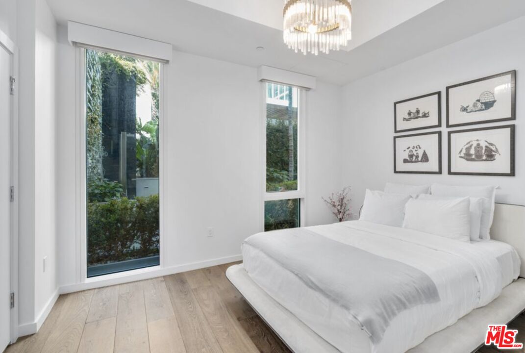 9000 W 3rd St Unit: 106