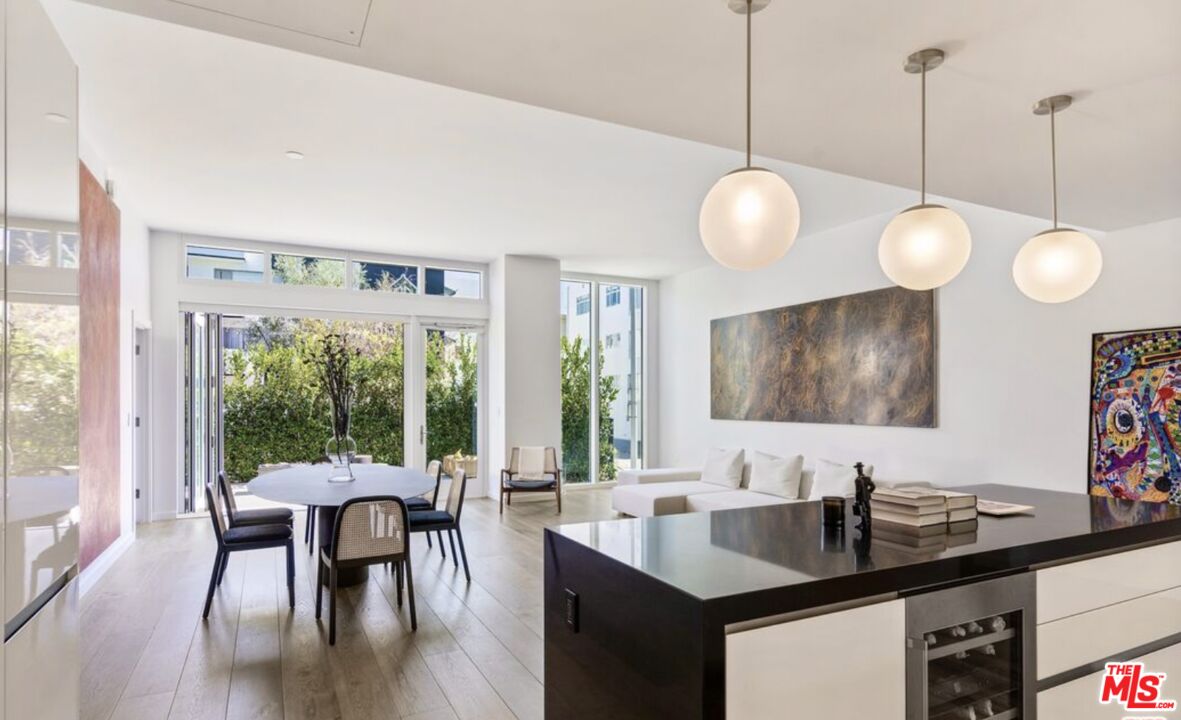 9000 W 3rd St Unit: 106