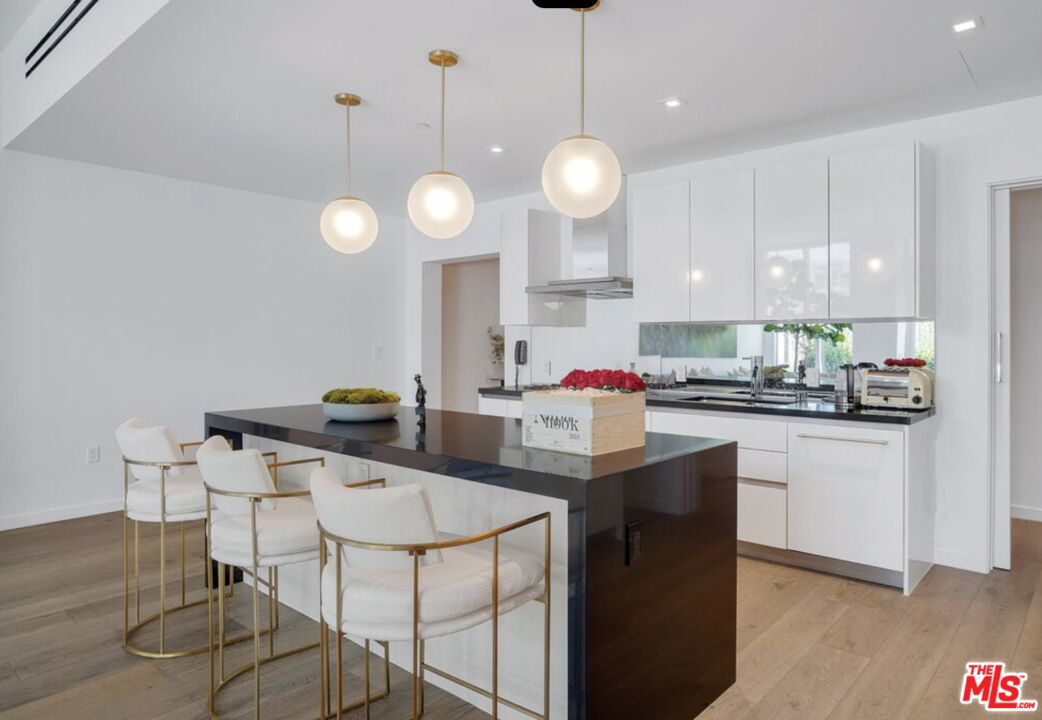 9000 W 3rd St Unit: 106