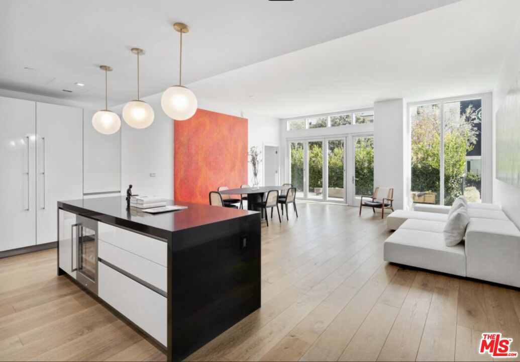 9000 W 3rd St Unit: 106