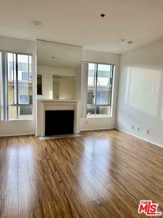 8614 Burton Way Unit: 302