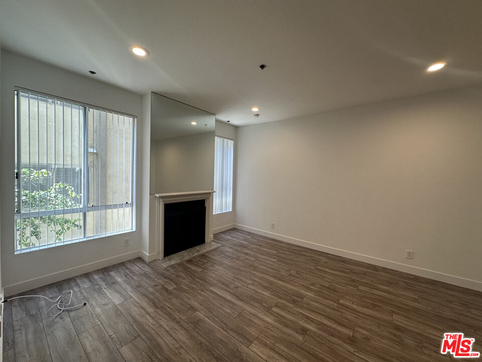 8614 Burton Way Unit: 302