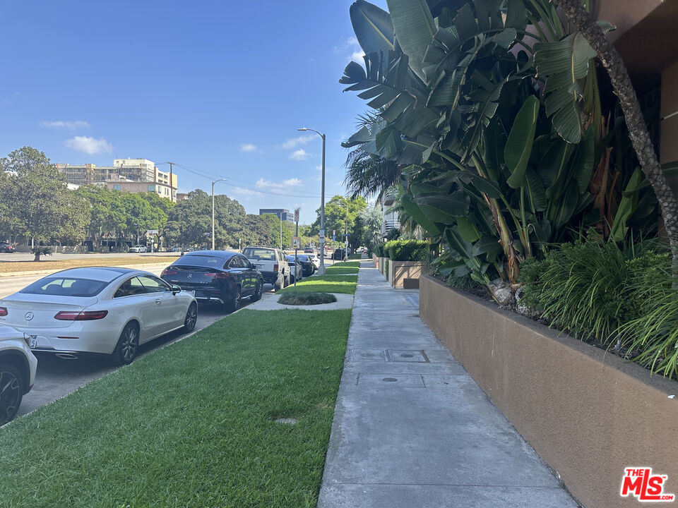 8614 Burton Way Unit: 302