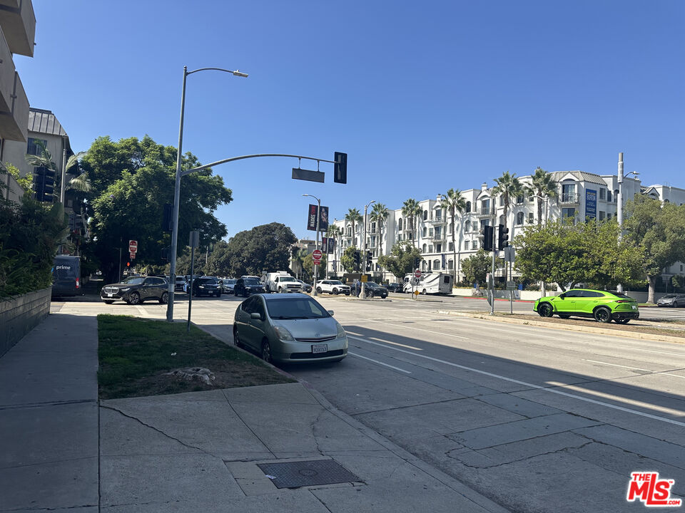 8614 Burton Way Unit: 302