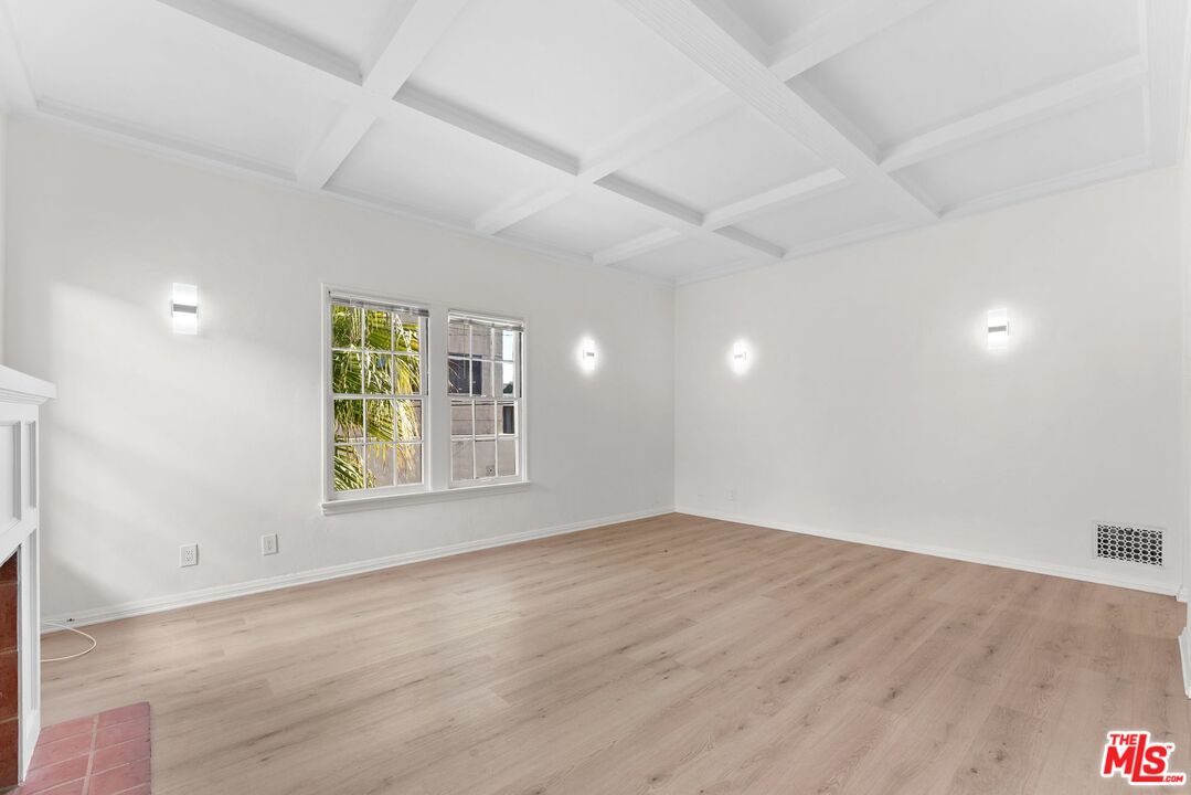 140 S Camden Dr Unit: 203