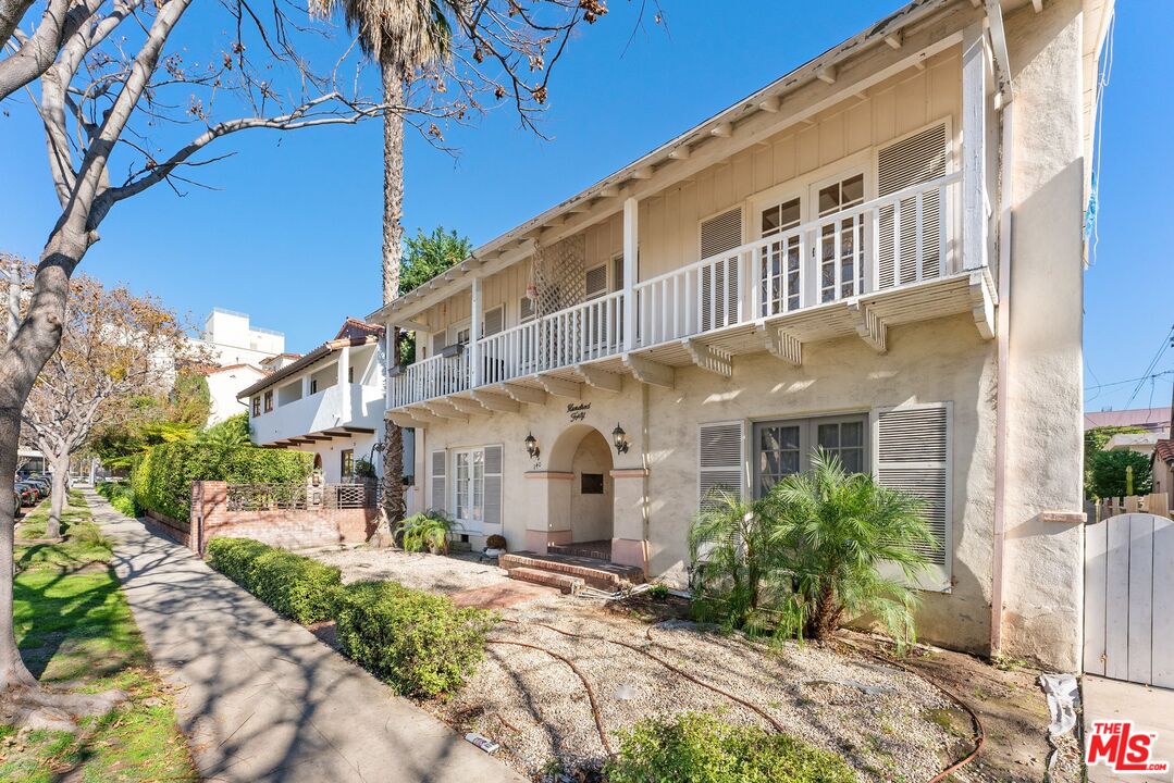 140 S Camden Dr Unit: 203
