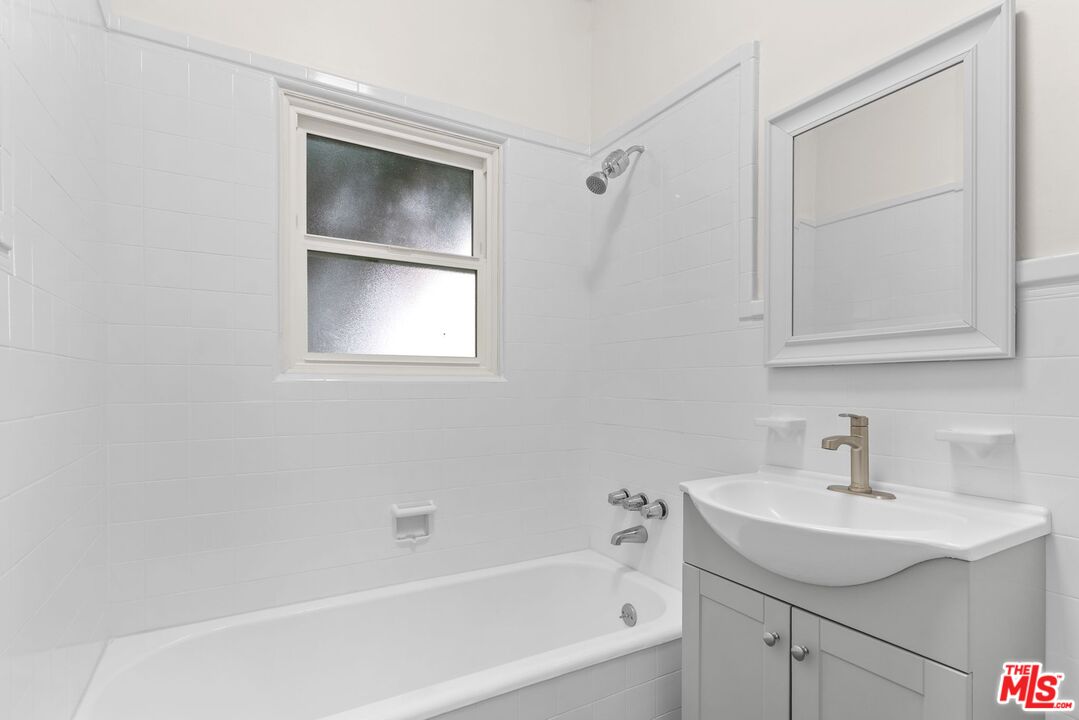 140 S Camden Dr Unit: 203