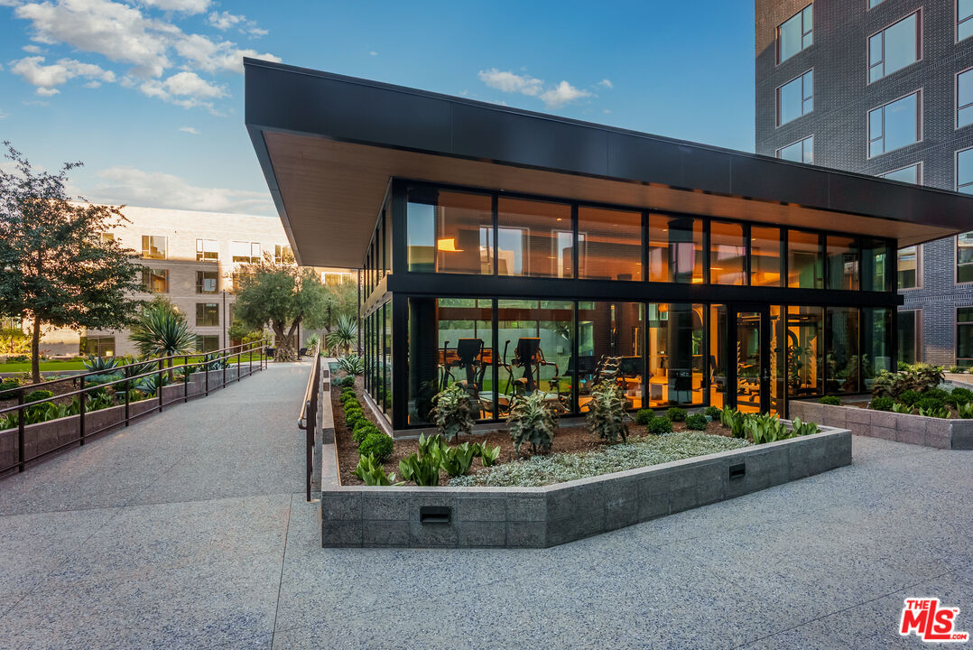 700 Broadway Unit: PH 822