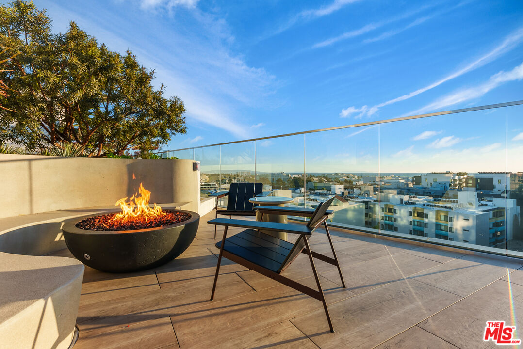 700 Broadway Unit: PH 822