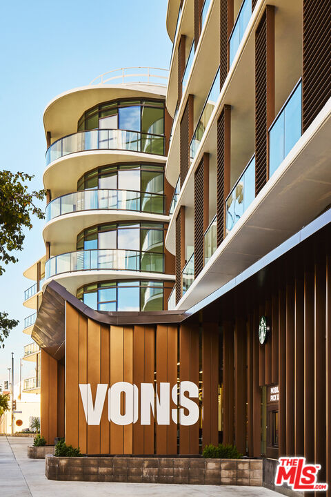 700 Broadway Unit: PH 822