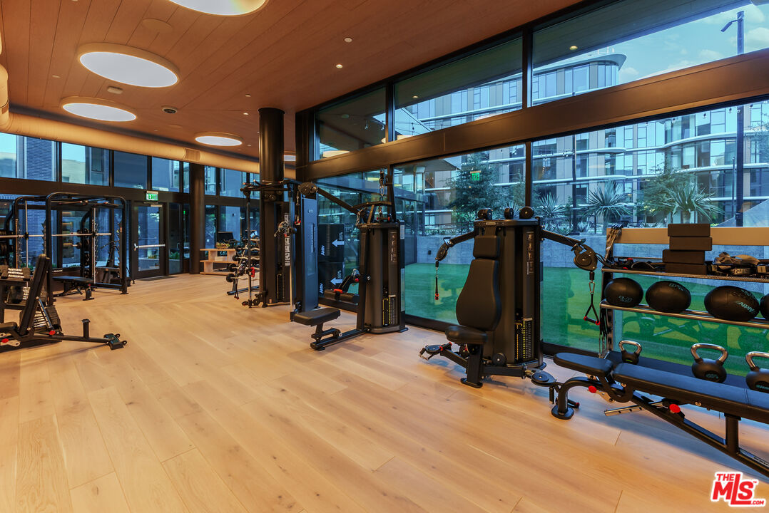 700 Broadway Unit: PH 801