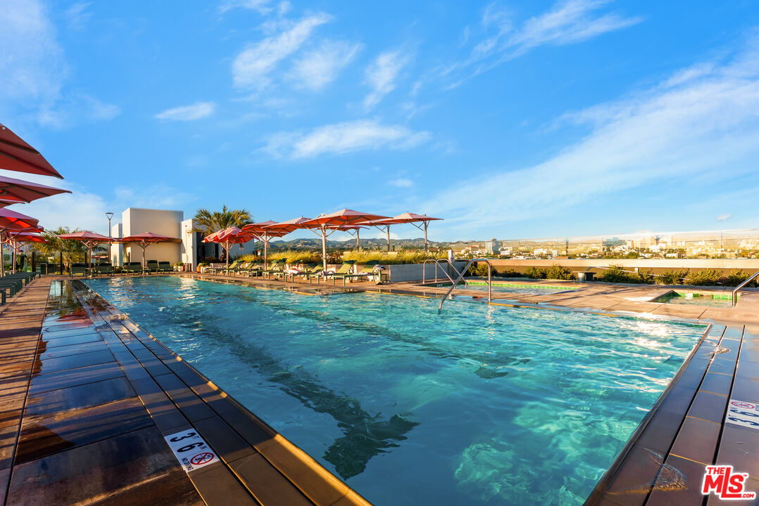 700 Broadway Unit: PH 801