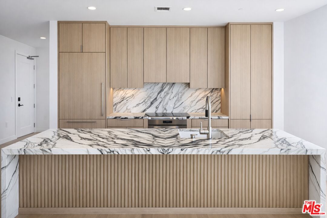 700 Broadway Unit: PH 801