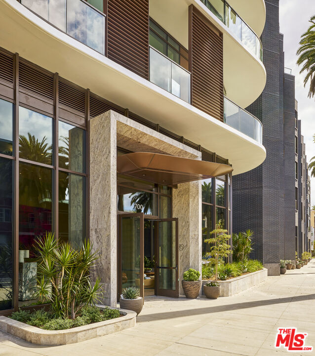700 Broadway Unit: PH 801