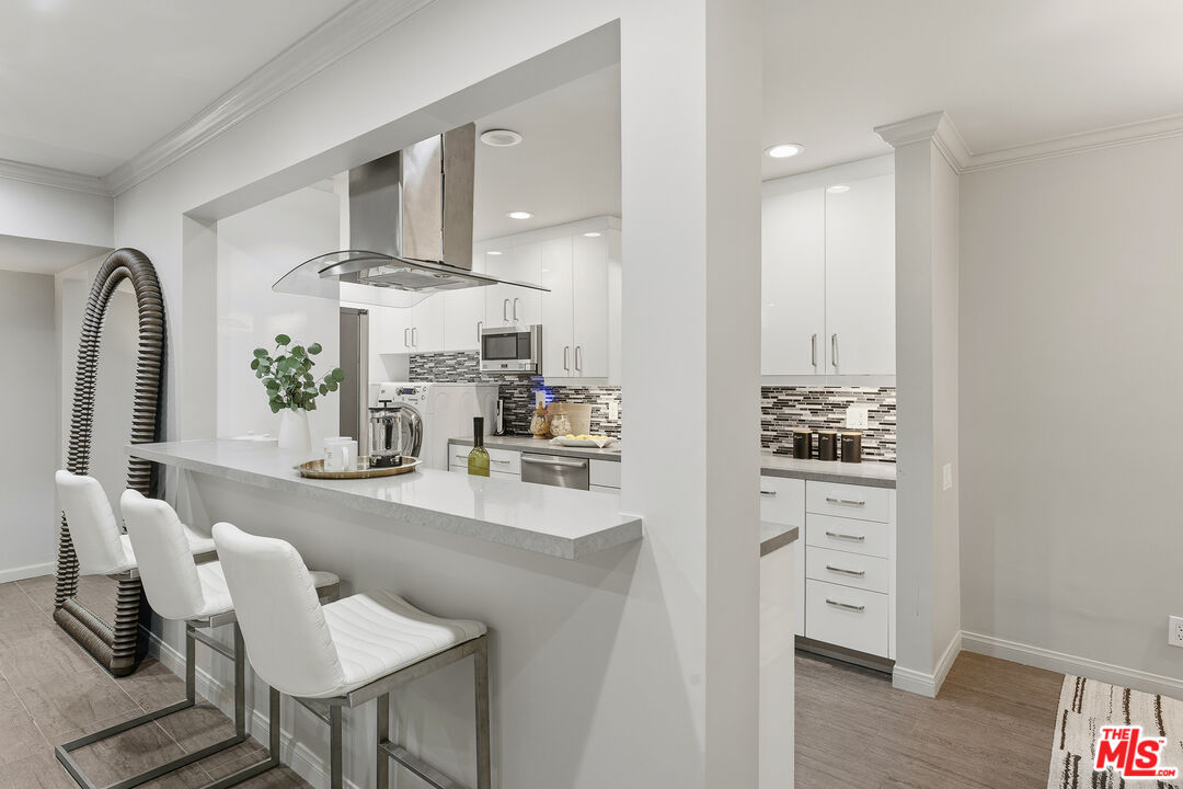 1015 N Kings Rd Unit: 110