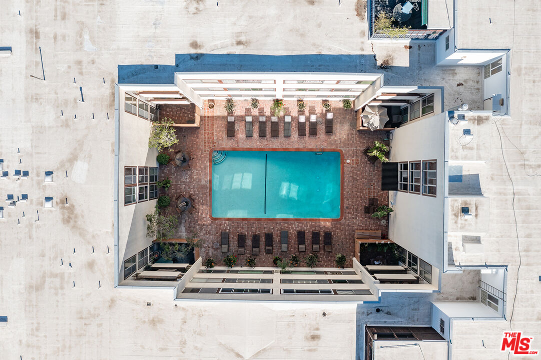 1015 N Kings Rd Unit: 110