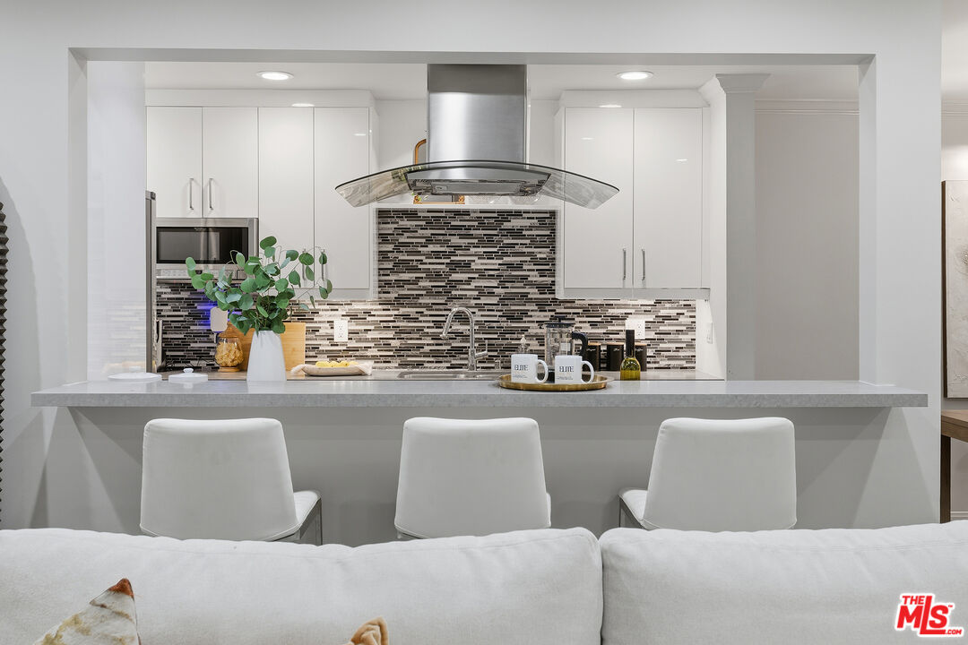 1015 N Kings Rd Unit: 110