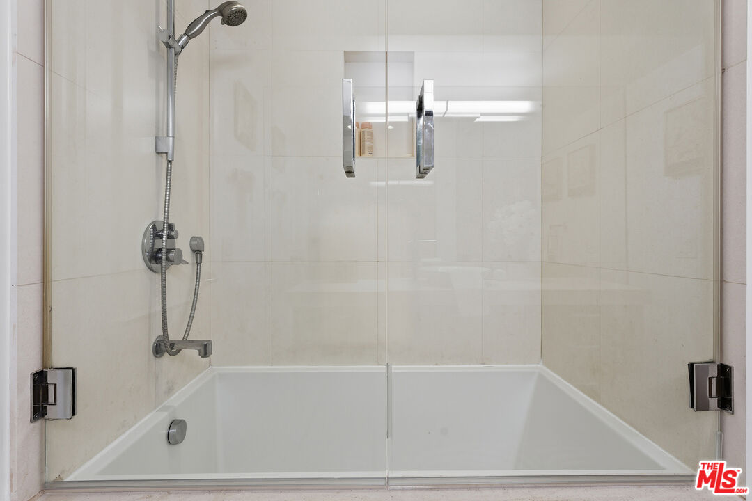 1015 N Kings Rd Unit: 110