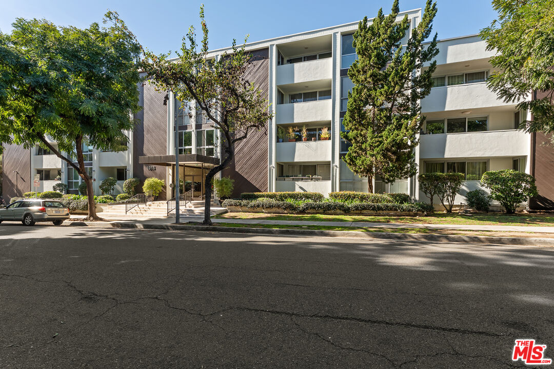 1015 N Kings Rd Unit: 110