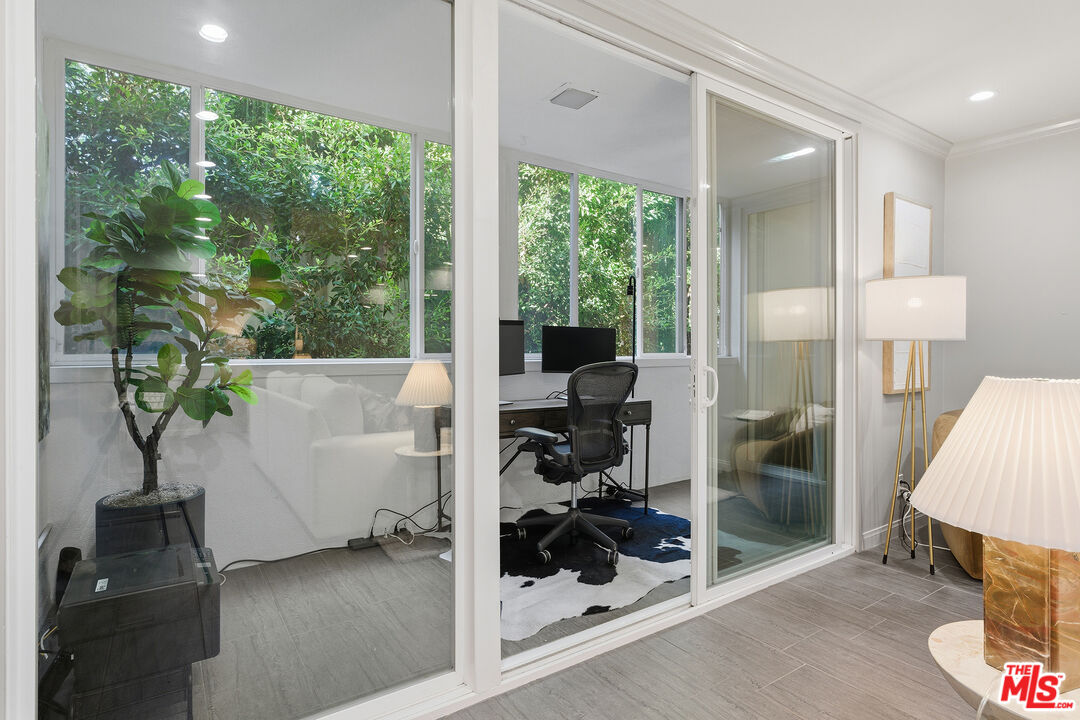 1015 N Kings Rd Unit: 110