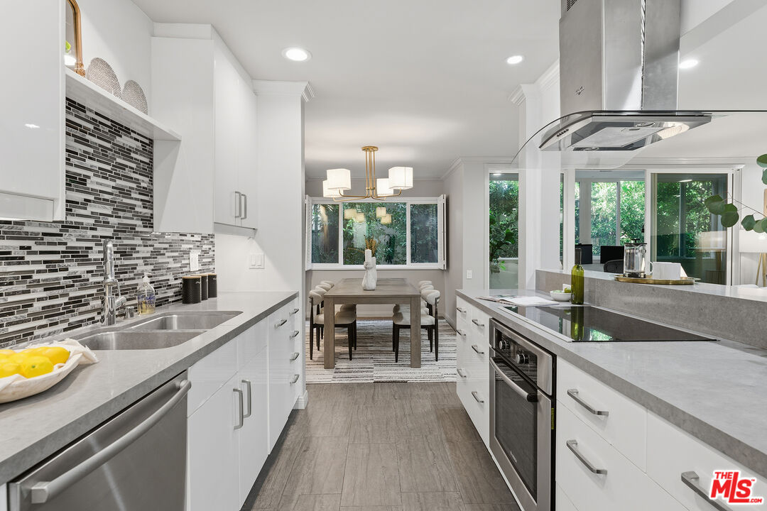 1015 N Kings Rd Unit: 110