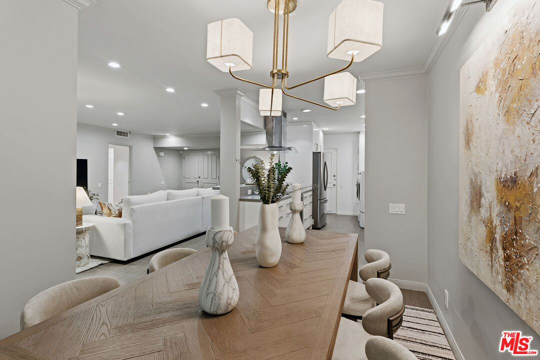 1015 N Kings Rd Unit: 110