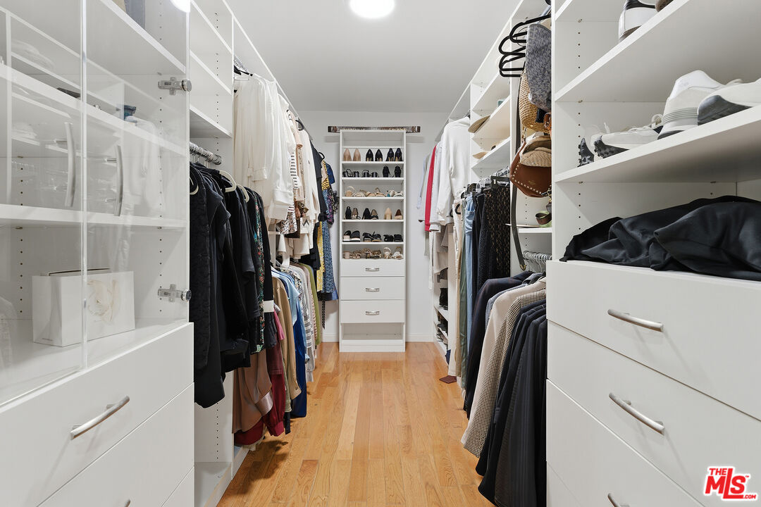 1015 N Kings Rd Unit: 110