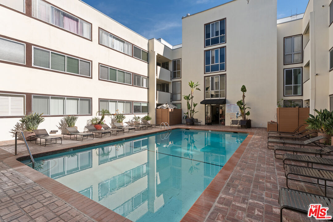 1015 N Kings Rd Unit: 110