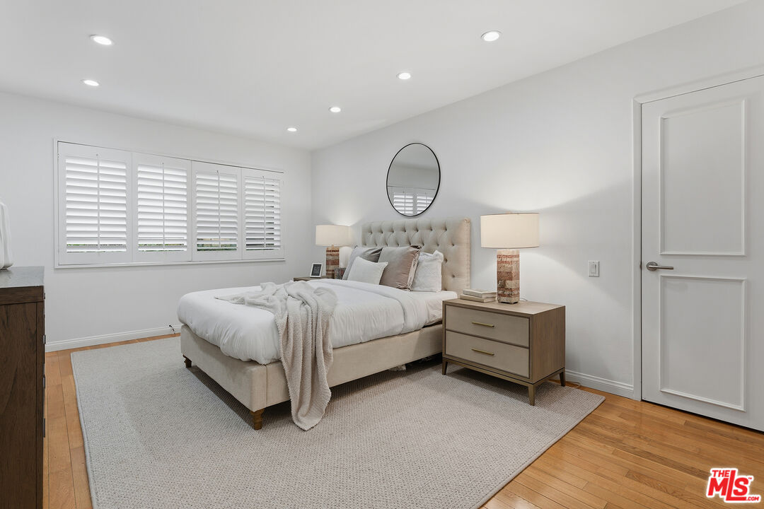 1015 N Kings Rd Unit: 110