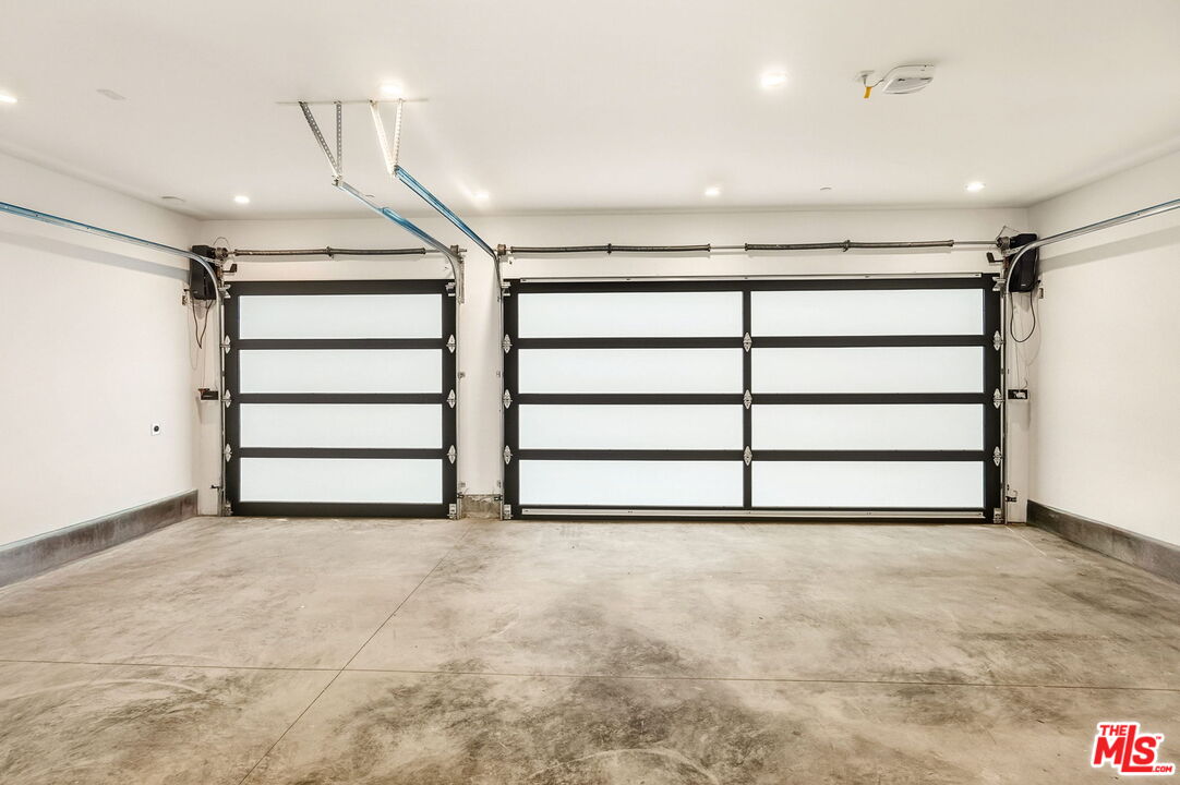 738 Palms Blvd