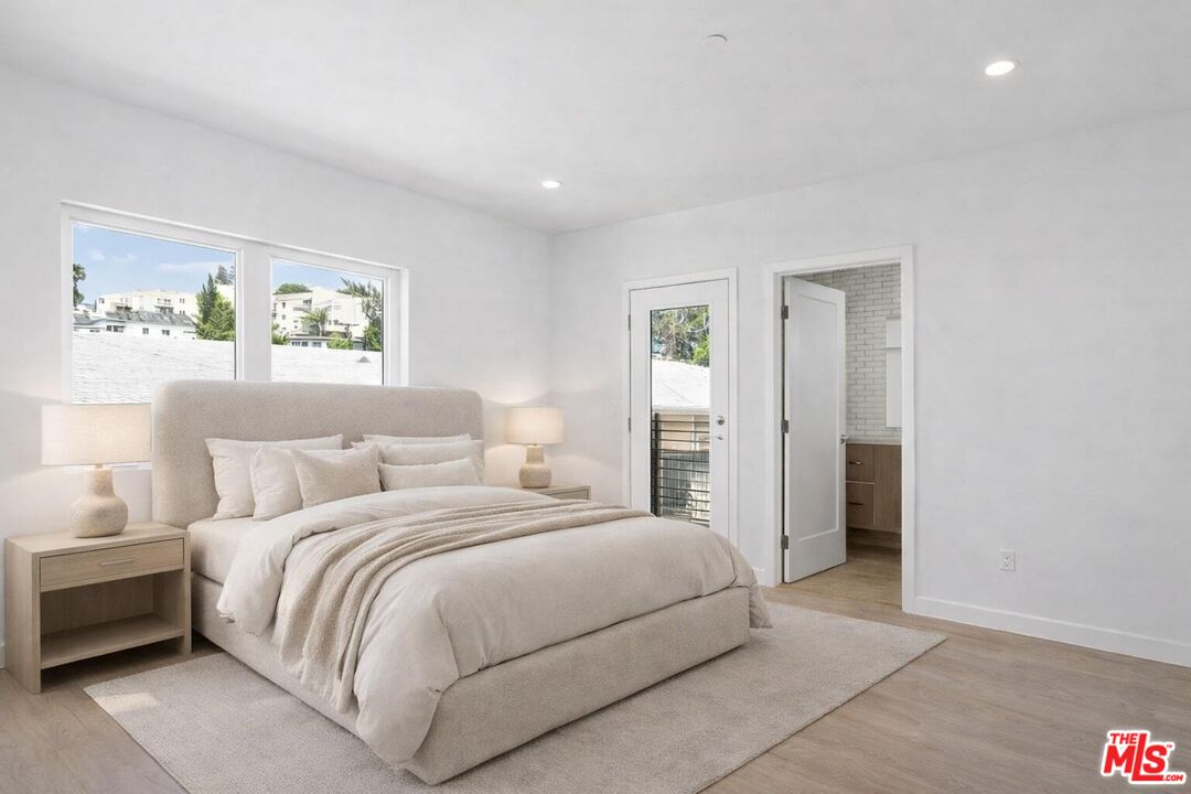 2115 Beachwood Ter