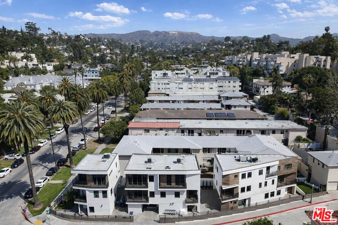2115 Beachwood Ter