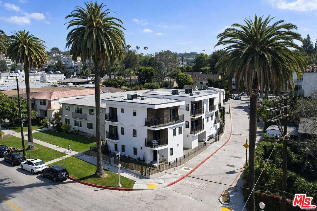 2115 Beachwood Ter