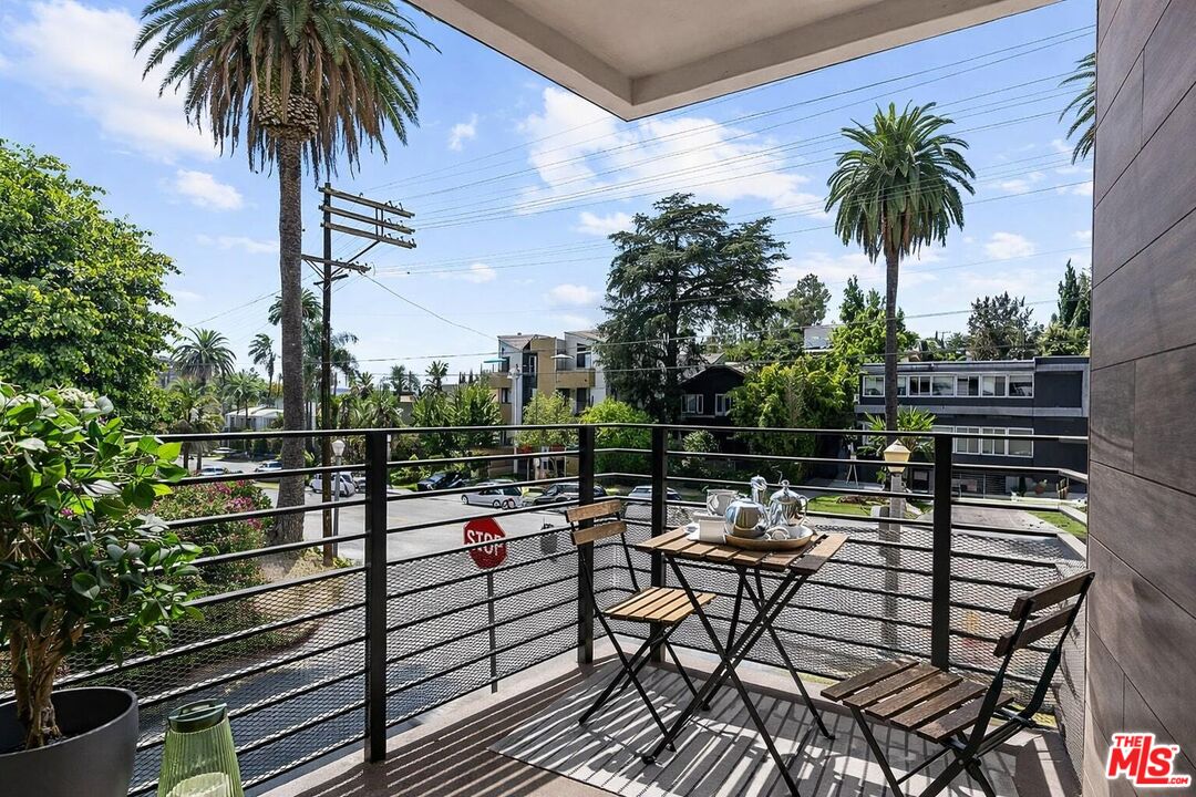 2115 Beachwood Ter