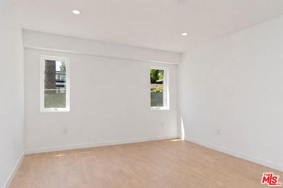 2115 Beachwood Ter