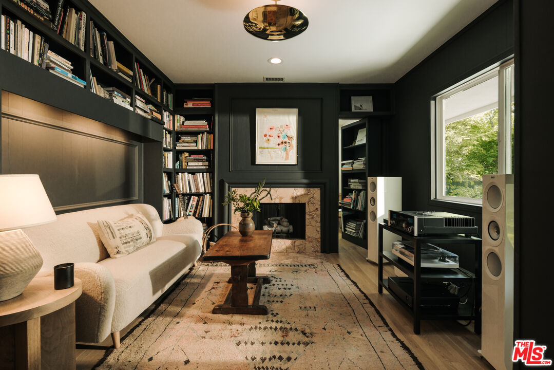 2610 Mandeville Canyon Rd