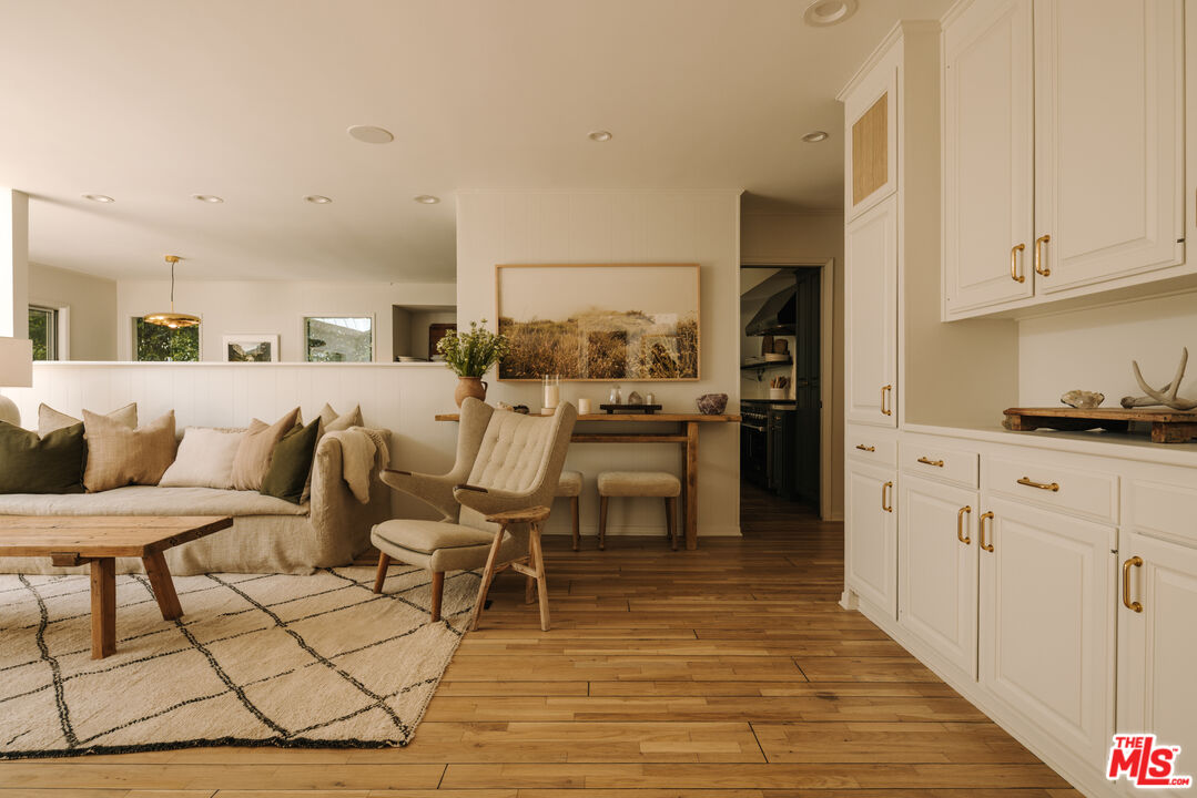 2610 Mandeville Canyon Rd