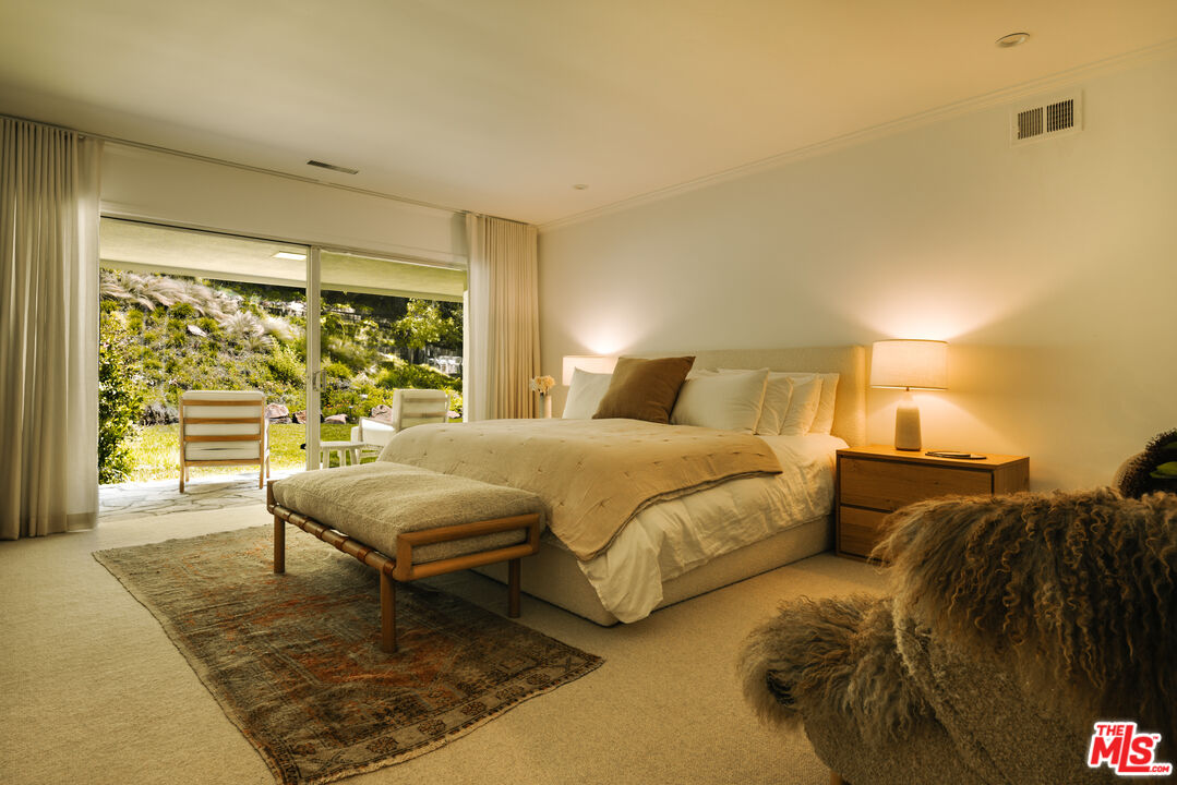 2610 Mandeville Canyon Rd