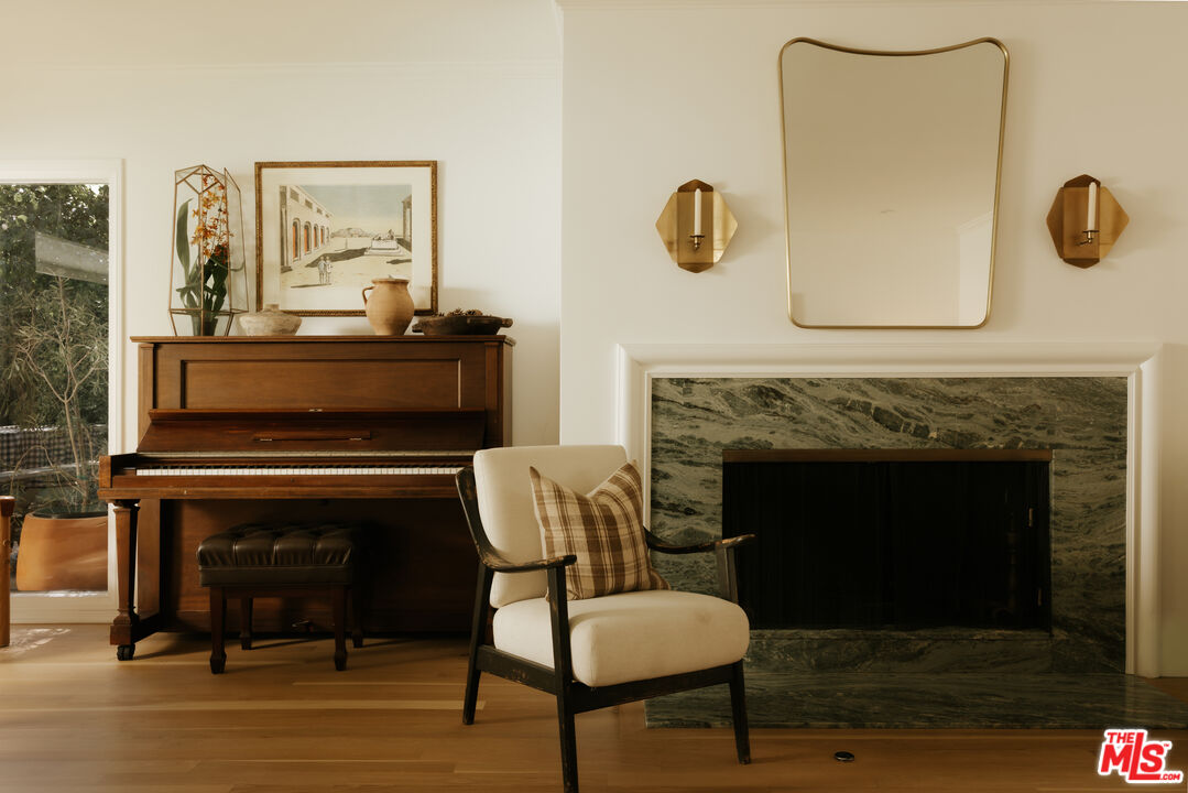 2610 Mandeville Canyon Rd