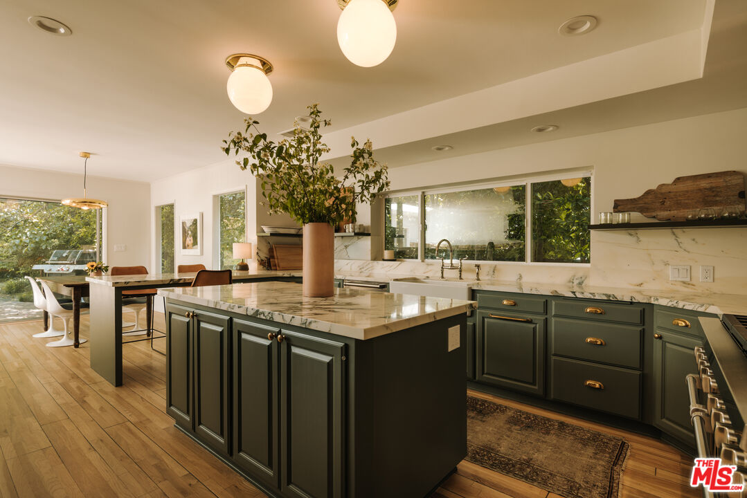 2610 Mandeville Canyon Rd