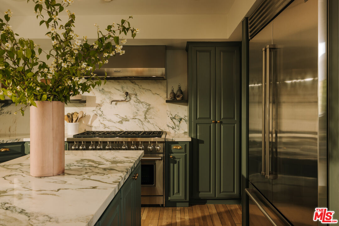 2610 Mandeville Canyon Rd