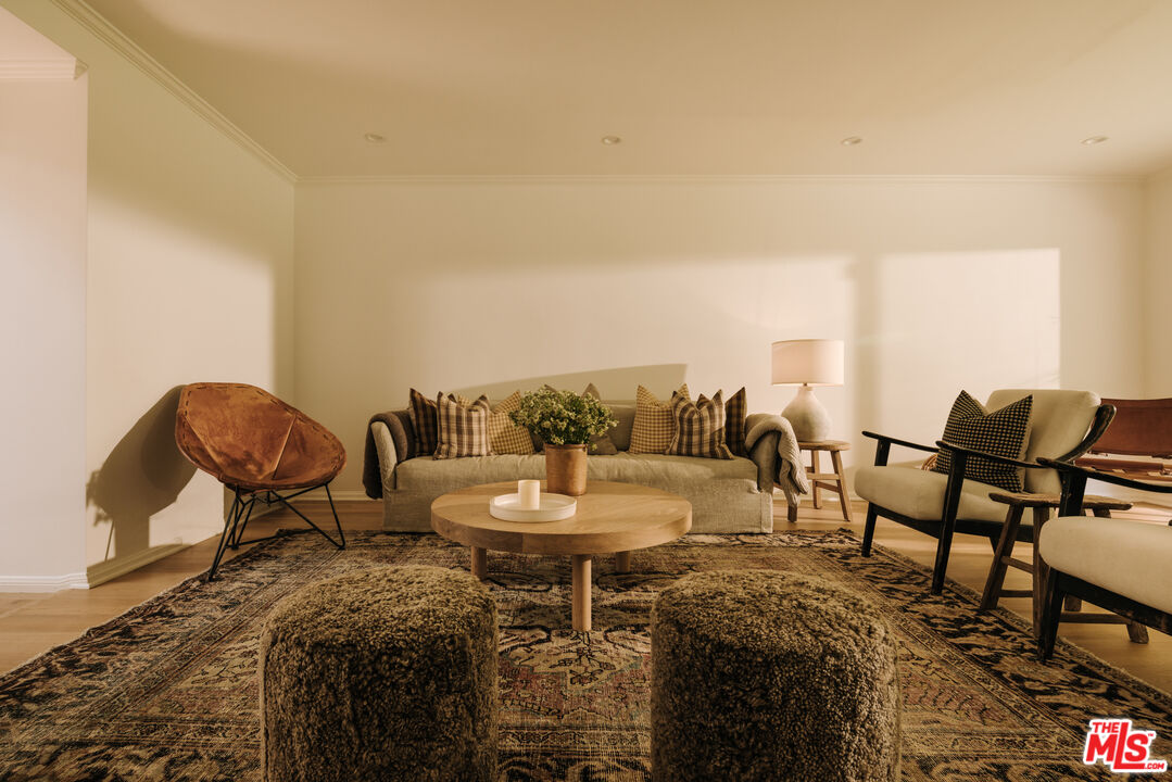 2610 Mandeville Canyon Rd