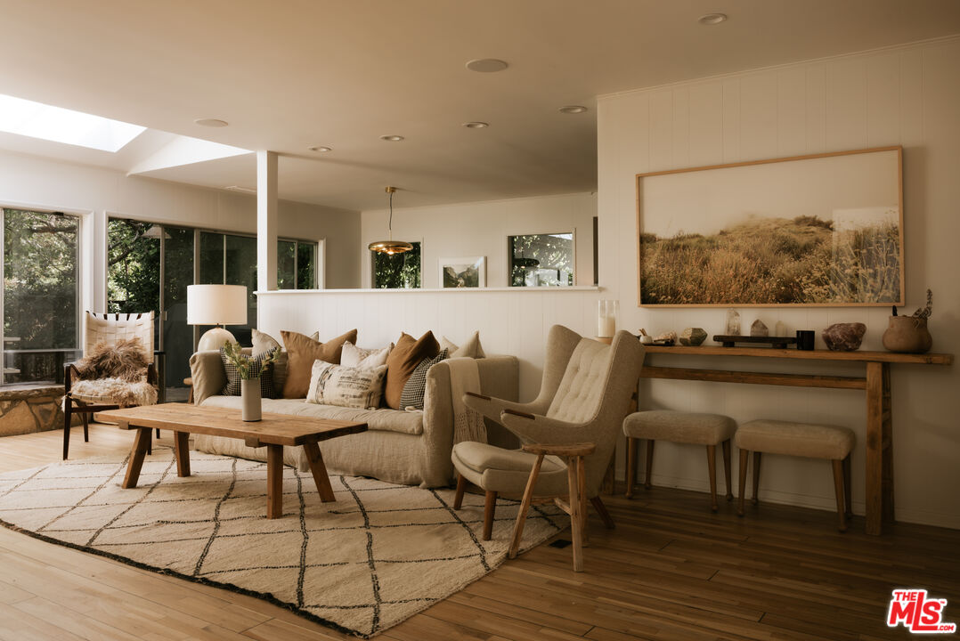 2610 Mandeville Canyon Rd