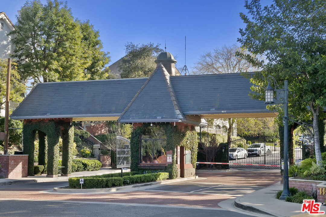 4618 Westchester Dr