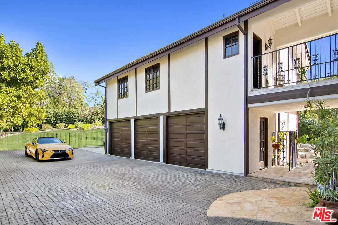 4618 Westchester Dr