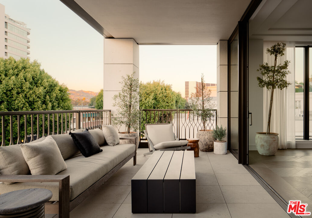 9900 S Santa Monica Blvd Unit: 3A