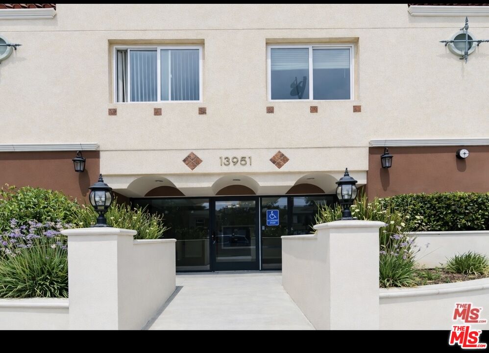 13951 Sherman Way Unit: 308
